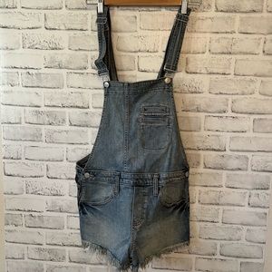 Express Distressed cut off booty shorts Overalls size 2